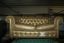Divano Chesterfield in pelle oro